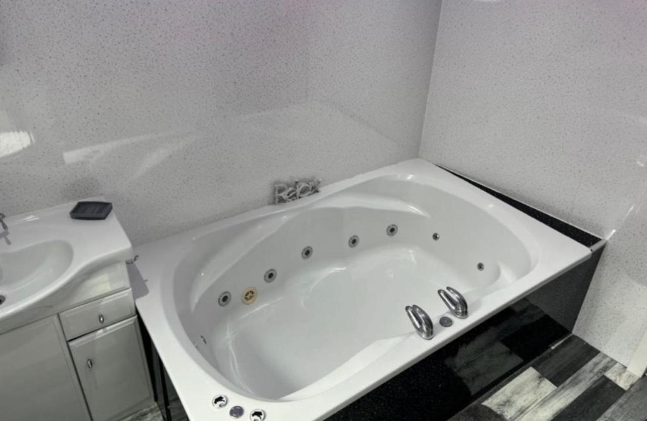 ברידלינגטון Sea View Apartment Large Balcony Whirlpool Bath 2 Bedrooms Sky Glass Tv מראה חיצוני תמונה